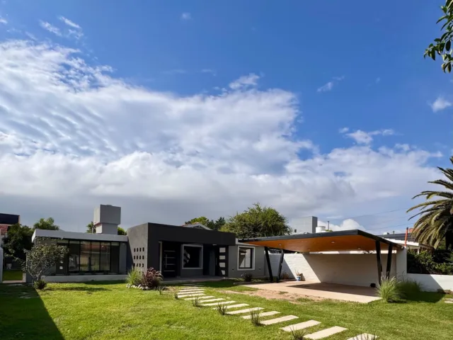 Casa en B° Santa Rita a pocas cuadras de la costanera