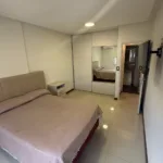Departamento AMOBLADO sobre Av. Uruguay - Foto 2