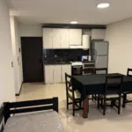 Departamento AMOBLADO sobre Av. Uruguay - Foto 3